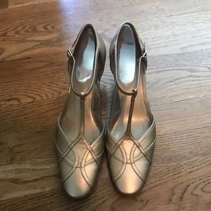 NWOT Vintage style t-strap kitten heels